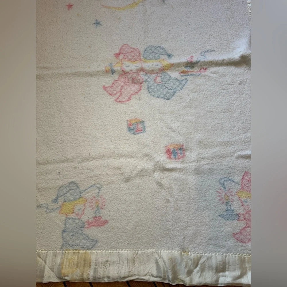 1960s Vintage Baby Blanket with Pastel Design